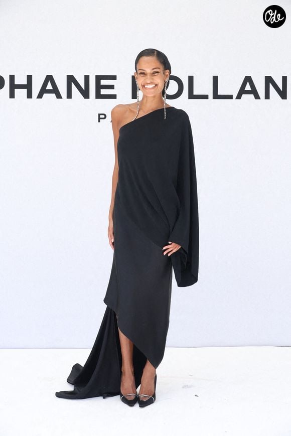 Narah Baptista assiste au défilé de haute couture automne-hiver 2025/2026 de Stéphane Rolland dans le cadre de la Fashion Week de Paris, à Paris, en France, le 8 juillet 2025. 

Photo de Jérôme Domine/ABACAPRESS.COM