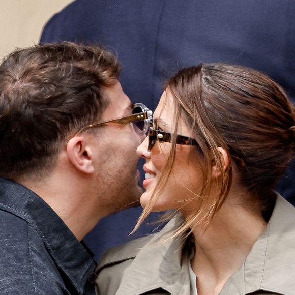 Antoine Dupont et sa compagne Iris Mittenaere en tribunes lors de la finale messieurs des Internationaux de France de Tennis de Roland Garros 2025 (jour 15), à Paris, France, le 8 juin 2025. © Cyril Moreau/Bestimage