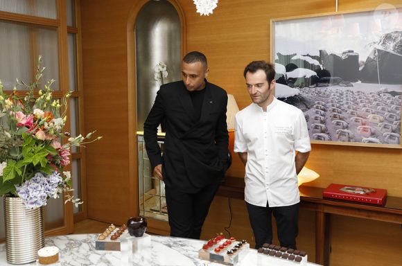 De ses nuits dans le métro à Paris à son titre de champion du monde, un parcours hors norme ! 

Exclusif - Yazid Ichemrahen et Alexandre Favre, Chef Pâtissier Exécutif du Royal Monceau - Raffles Paris - Le Royal Monceau - Raffles Paris confie les rênes de sa pâtisserie à Y.Ichemrahen, globe-trotter formé auprès des plus grands noms de la profession et Champion du Monde de Pâtisserie "Desserts Glacés"

Paris le 28 mai 2024.