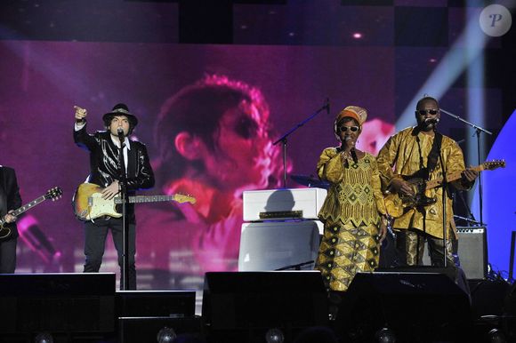 - M - a révélé les mots déchirants de Mariam avec qui il a échangé par téléphone

M, et Amadou et Mariam rendant un hommage spécial à Michael Jackson lors de la 25e cérémonie des Victoires de la Musique qui s'est tenue au Zénith de Paris, France, le 6 mars 2010. Photo par Christophe Guibbaud/ABACAPRESS.COM