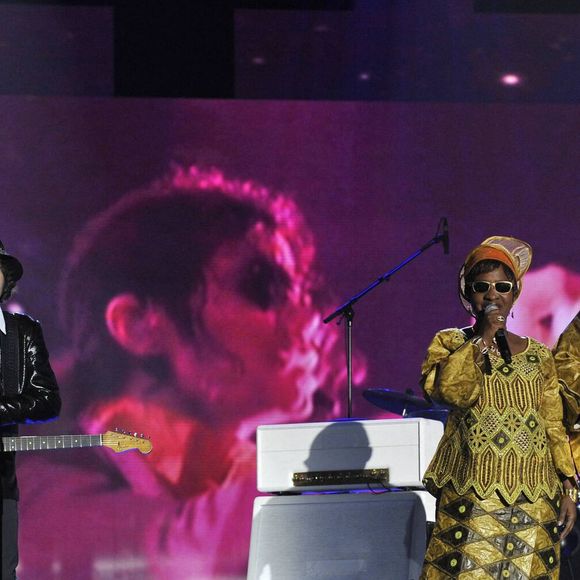 - M - a révélé les mots déchirants de Mariam avec qui il a échangé par téléphone

M, et Amadou et Mariam rendant un hommage spécial à Michael Jackson lors de la 25e cérémonie des Victoires de la Musique qui s'est tenue au Zénith de Paris, France, le 6 mars 2010. Photo par Christophe Guibbaud/ABACAPRESS.COM