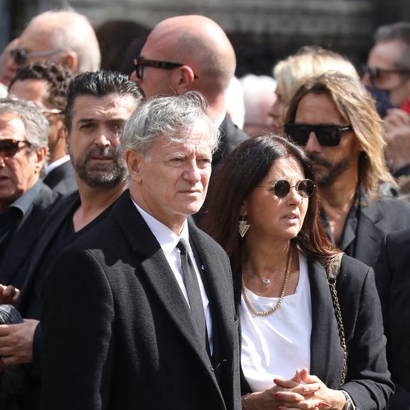 Francis Huster, Cristiana Reali aux obsèques de Jean-Paul Belmondo en l'église Saint-Germain-des-Prés, à Paris le 10 septembre 2021.

© Dominique Jacovides / Bestimage