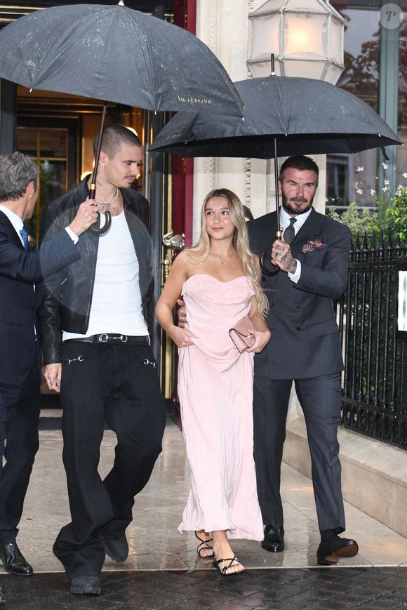 David Beckham, sa fille Harper Beckham et son fils Romeo Beckham quittent l'hôtel La Reserve lors de la Fashion Week Paris printemps été à Paris, France, le 3 octobre 2025. Photo by Florian Poitout/ABACAPRESS.COM
