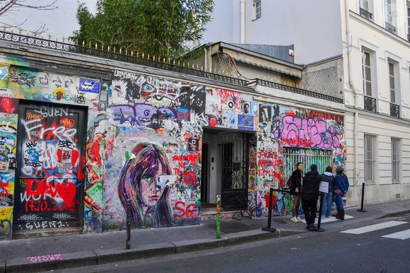 Ces clichés très personnels seront exposés au public pour la première fois.

Maison de Serge Gainsbourg (35ème anniversaire de sa mort) à Paris, France, le 2 mars 2026. © Alexandre Fay/PixPlanete/Bestimage
