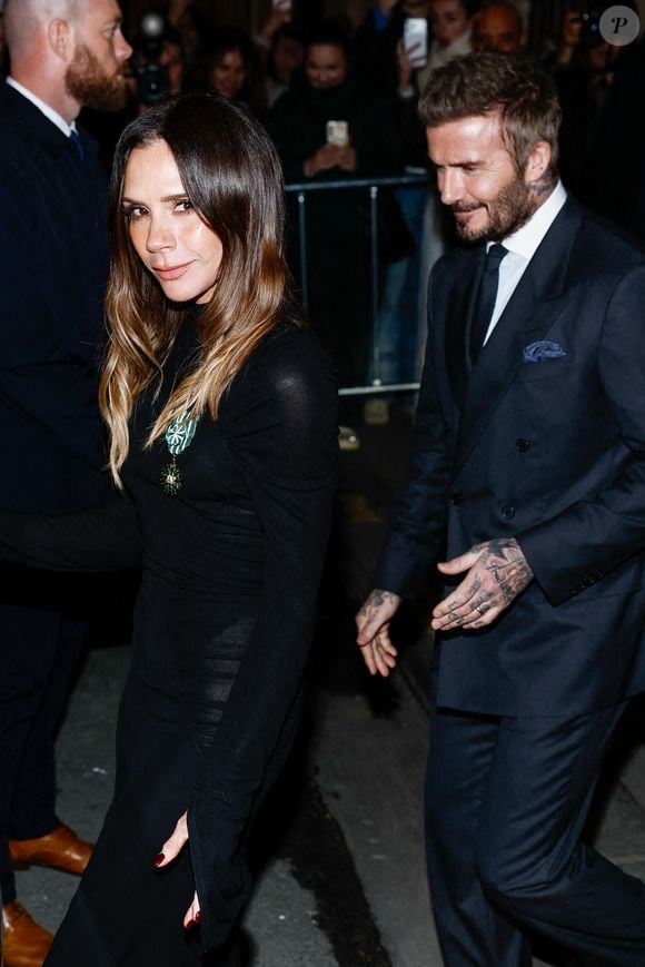 Victoria Beckham et son mari David Beckham - Victoria Beckham, tout juste élevée au rang de Chevalier des Arts et des Lettres, quitte le ministère de la Culture en famille à Paris, France, le 26 janvier 2026. © Cyril Moreau/Bestimage