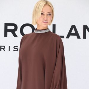 Et à l'instar de sa sublime mère, elle a de qui tenir...

Adriana Karembeu assiste au défilé Stephane Rolland Haute Couture Automne/Hiver 2025/2026 dans le cadre de la semaine de la mode à Paris, France, le 08 juillet 2025. Photo by Jerome Domine/ABACAPRESS.COM