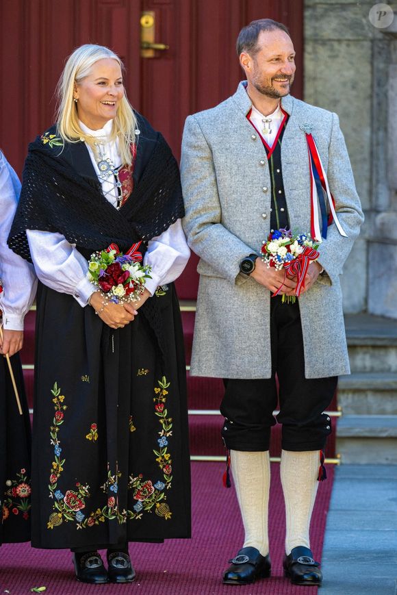 La princesse Mette-Marit de Norvège et le prince Haakon de Norvège lors de la célébration de la Fête Nationale à Oslo le 17 mai 2025.
Crédit : Backgrid USA / Bestimage
