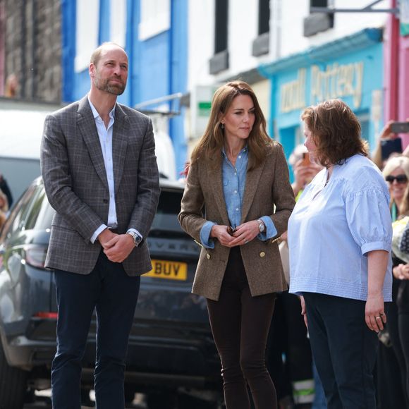 Le prince William, prince de Galles, et Catherine (Kate) Middleton, princesse de Galles, duc et duchesse de Rothesay, visitent la ville de Tobermory en Ecosse, Royaume Uni, le 29 avril 2025. © Ian Vogler/MirrorPix/Bestimage