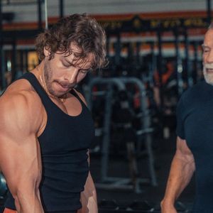 Joseph Baena a expliqué que sa transformation physique était un processus important pour se sentir mieux au quotidien.

Joseph Baena suit les traces de son célèbre père et remporte sa première compétition de bodybuilding. Instagram