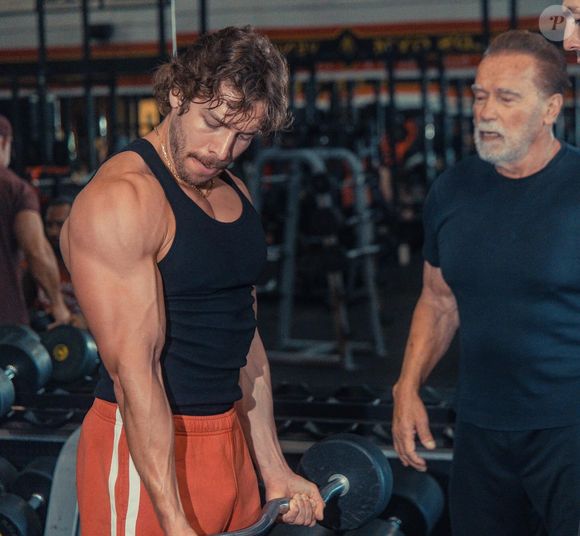 Joseph Baena a expliqué que sa transformation physique était un processus important pour se sentir mieux au quotidien.

Joseph Baena suit les traces de son célèbre père et remporte sa première compétition de bodybuilding. Instagram