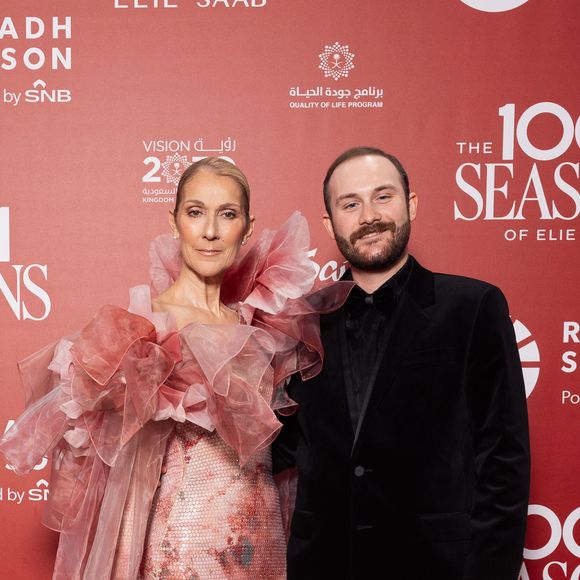 René-Charles est le fils aîné de Céline Dion et René Angélil.

Céline Dion et son fils René-Charles Angélil au photocall du défilé anniversaire Elie Saab "1001 Seasons of Elie Saab" à l'espace "The Venue" à Riyad, Arabie saoudite. © Tiziano Da Silva / Bestimage