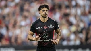 Romain Ntamack à nouveau champion avec Toulouse : finale du Top 14 en demi-teinte, sa compagne Lili a trouvé comment lui redonner le sourire