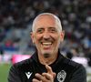 Un rendez-vous totalement inattendu où l'acteur de 54 ans promet de se livrer à cœur ouvert sur les livres, les poèmes et les grands auteurs qui ont bouleversé sa vie, en lisant des extraits et en les commentant.

Gad Elmaleh - Célébrités lors du match de gala caritatif entre l'équipe de Nico Capone et celle de Redouane Bougheraba au profit des fondations Théodora et Terres d'espoir en faveur des enfants hospitalisés et des personnes en difficulté au stade de la Tuiliere à Lausanne en Suisse le 6 Septembre 2025. © Romain Doucelin/Bestimage