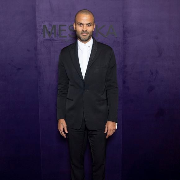 Ses coéquipiers américains le considéraient comme trop "soft" et véhiculaient des stéréotypes sur les Français.

Tony Parker au photocall du défilé Messika Collection Femme Prêt-à-Porter Printemps/Eté 2026 lors de la Fashion Week de Paris (PFW), au Musée des Arts décoratifs, à Paris, France, le 13 octobre 2025. © Olivier Borde/Bestimage