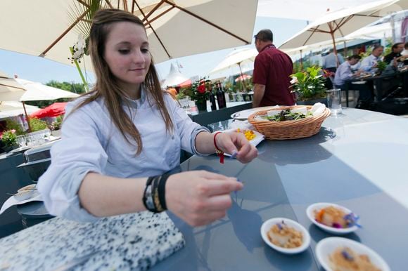 La jeune cheffe de 36 ans est remplacée par Chiara Serpaggi.

Noemie Honiat, de l'émission 'Top Chef' sur M6, fait une démonstration de cuisine lors du 15ème Open de Tennis GDF SUEZ à Cagnes sur Mer, France, le 10 mai 2012. Photo by Patrice Masante/ABACAPRESS.COM