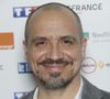 Il a installé son propre studio chez lui pour travailler à son rythme.

Alexandre Astier - 29ème cérémonie des Trophées du film français à l'hôtel Intercontinental à Paris le 1er février 2022. © Christophe Aubert via Bestimage
