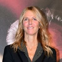 Une coupe à partir de 220 euros... Sandrine Kiberlain a fait appel à un célèbre coiffeur de stars dont vous pouvez vous offrir les services !