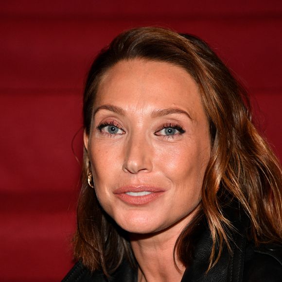 Le dessin de ses sourcils est une véritable obsession au quotidien.

Laura Smet - Front row du défilé Etam Live Show 2025 " J'ETAM " au Palais Brongniart à Paris le 30 Septembre 2025

© Veeren / Perusseau / Bestimage