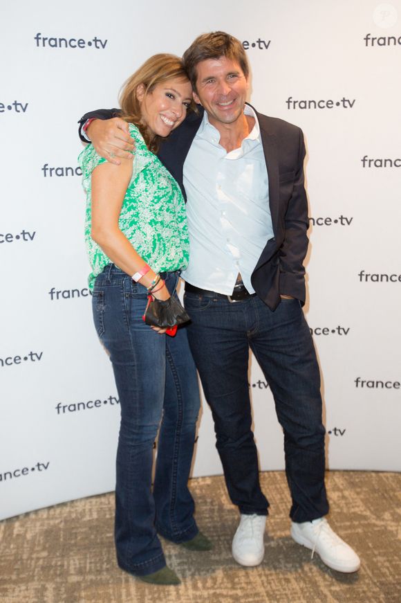 Léa Salamé et Thomas Sotto au photocall de la conférence de presse de rentrée de France Télévisions au Pavillon Gabriel, à Paris, le 24 août 2021.

Photo : MPP / Bestimage
