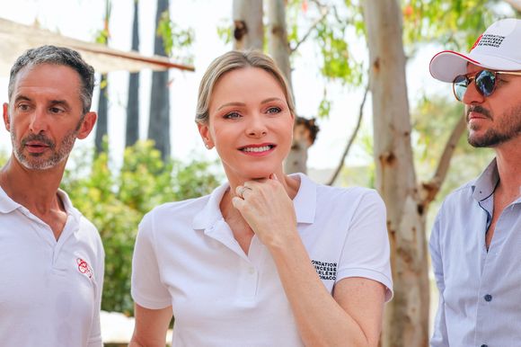 La princesse Charlène de Monaco, son frère Gareth Wittstock et Pierre Frolla lors de la journée "Water Safety Day, pour la prévention de la noyade" sur la plage du Larvotto de Monaco, le 17 juin 2025. Cet événement est organisé par sa Fondation, le Centre de Sauvetage Aquatique de Monaco (CSAM) en partenariat avec la Croix-Rouge monégasque. © Claudia Albuquerque/Bestimage