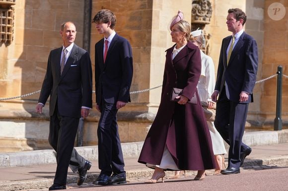 Sophie et Edward de Wessex assistent à la messe de Pâques de la famille royale dans la chapelle Saint George de Windsor dans le Berkshire, le 20 avril 2025 

Julien Burton / Bestimage
