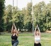 Il faut dire que la discipline ancestrale a de quoi plaire : elle associe travail postural, respiration et renforcement des muscles profonds.