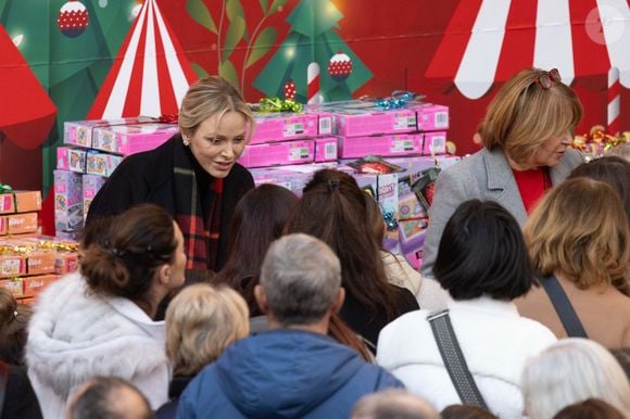 La princesse Charlène de Monaco - La famille princière de Monaco offre les traditionnels cadeaux de Noël aux enfants monégasques dans la Cour du Palais Princier, le 18 décembre 2024. 
© Olivier Huitel / Pool Monaco / Bestimage