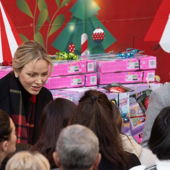 La princesse Charlène de Monaco - La famille princière de Monaco offre les traditionnels cadeaux de Noël aux enfants monégasques dans la Cour du Palais Princier, le 18 décembre 2024. 
© Olivier Huitel / Pool Monaco / Bestimage