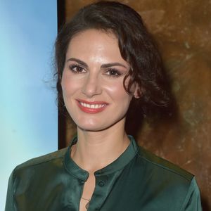 Laetitia Bleger s'installe donc à Saint-Hippolyte, petit village de moins de 1000 habitants.

Exclusif - Laétitia Bléger - Présentation du 1er Raid sportif 100% féminin "Le Finland Trophy" au Ice Kube Bar à Paris le 13 décembre 2017. La course se déroulera du 25 au 29 janvier 2018 au Cercle Polaire en Laponie avec 50 équipes.  © Giancarlo Gorassini/Bestimage