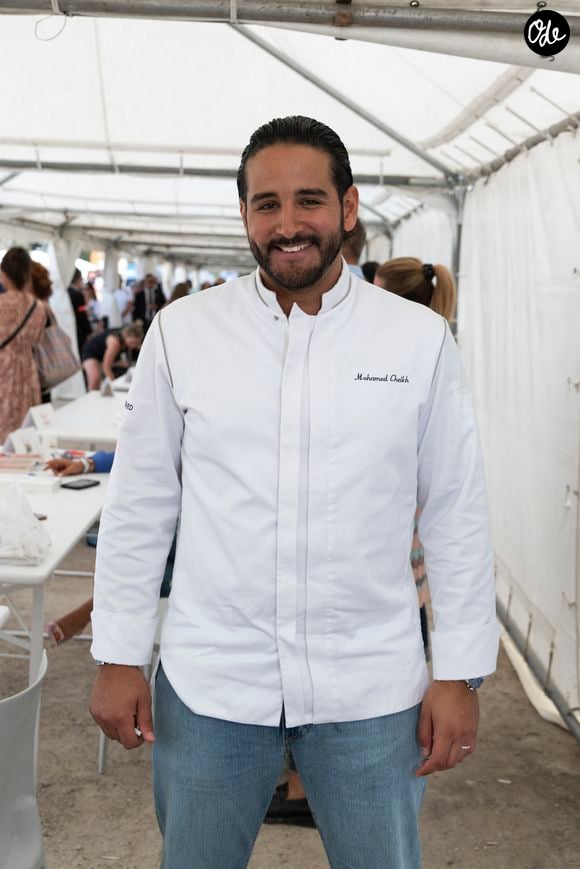 Fabriquées en Bretagne avec un approvisionnement présenté comme 100 % français, ses sauces doivent selon lui conjuguer qualité, ingrédients et accessibilité.

Exclusif - Mohamed Cheikh - Festival des Livres et des Artistes organisé par l'association "Lecture pour Tous" engagée dans la lutte contre l'illettrisme au Mail Branly à Paris le 3 juillet 2022.
© Pierre Perusseau / Jack Tribeca / Bestimage