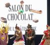 Nous avons assisté aux préparatifs de cette soirée inaugurale.

Manon Pasquier, Jeremy Charvet, Philippine Lavrey, Sébastien Agius, Florence Coste, Robin Morgenthaler.
Pour célébrer ses 30 ans, le Salon du Chocolat de Paris réinvente son mythique défilé de robes en chocolat autour d’une thématique inédite : la Comédie Musicale, à Paris mardi 28 octobre 2025. © Christophe Aubert via Bestimage