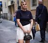 Louane a dû trouver une technique afin de diminuer ses douleurs. 

Les célébrités arrivent au 2ème Club littéraire Miu Miu pendant la Milan Design Week, le 10 avril 2025 à Milan. 
© Lucia Sabatelli / Bestimage
