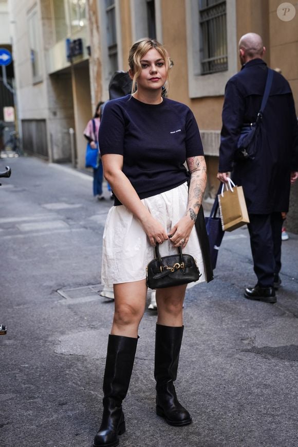 Louane a dû trouver une technique afin de diminuer ses douleurs. Les célébrités arrivent au 2ème Club littéraire Miu Miu pendant la Milan Design Week, le 10 avril 2025 à Milan. © Lucia Sabatelli / Bestimage