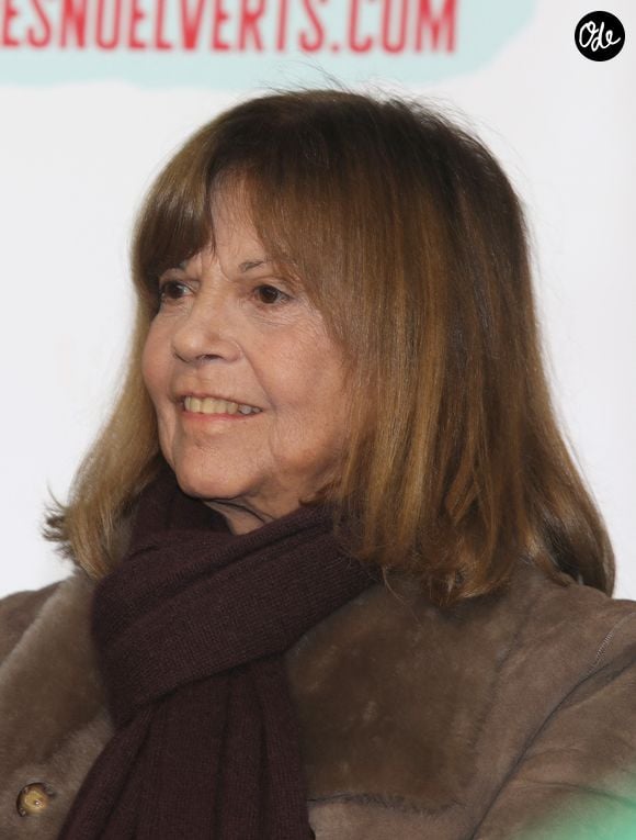 Chantal Goya lors du lancement de l'édition 2019 des Pères Noël Verts sur le parvis de l'hôtel de ville à Paris, le 25 novembre 2019. Cette opération vise à collecter des jeux et des jouets neufs afin de les redistribuer aux enfants issus de familles en situation de précarité. Photo de Denis Guignebourg/ABACAPRESS.COM