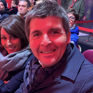 Thomas Sotto présentera donc prochainement seul la matinale de la radio mais il aura tout de même un nouveau collègue à ses côtés, à savoir Marc-Olivier Fogiel. 

Amandine Bégot sur Instagram