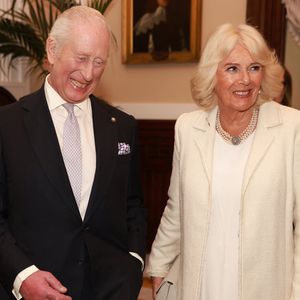 Le roi Charles III d'Angleterre, prononce un discours devant le Parlement italien, en présence de Camilla Parker Bowles, reine consort d'Angleterre, à Rome, le 9 avril 2025. Le couple royal britannique est en visite d'Etat de quatre jours en Italie. Mirrorpix / Bestimage