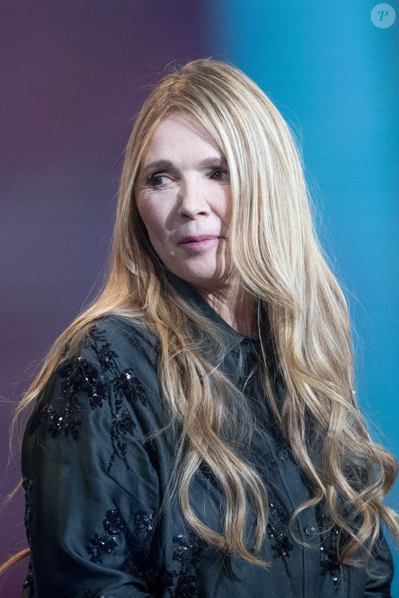 Exclusif - Hélène Rollès - Surprises - Enregistrement de l'émission "La Chanson secrète 10"  diffusée sur TF1 le 22 janvier 2022

© Jacovides-Moreau / Bestimage