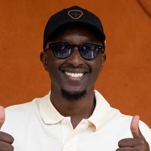 Même Ahmed Sylla a succombé à l'expérience...

Célébrités participant au photocall du village lors des Internationaux de France de tennis de Roland Garros 2026, à Paris, en France, le 7 juin 2026.