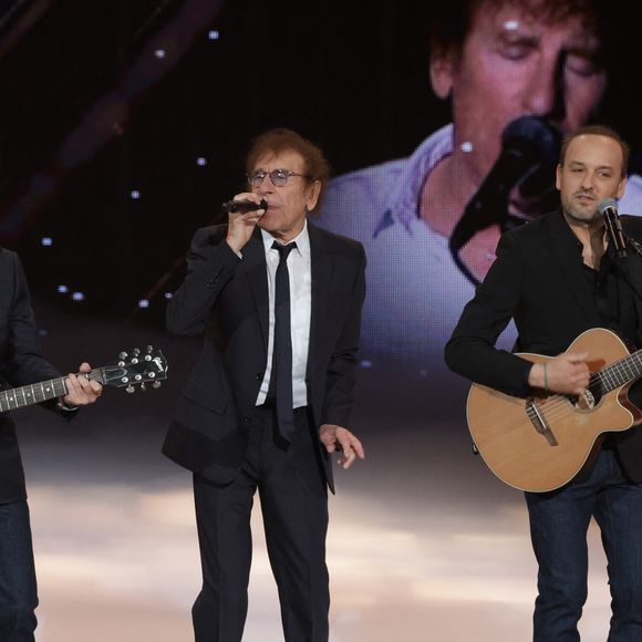 Le chanteur, qui vient de terminer une grande tournée avec ses fils Pierre Souchon et Ours, a passé une partie de son enfance au château de Chémery.

Pierre Souchon, Alain Souchon et Charles Souchon - Cérémonie de la 40ème édition des Victoires de la Musique à la Seine Musicale à Boulogne-Billancourt, France, le 14 février 2025. 

© Coadic Guirec/Bestimage