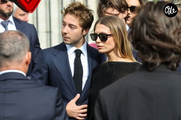 Héloïse Agostinelli, la fille de la défunte - Sortie des obsèques de Mathilde Favier en l'église Saint-Sulpice à Paris le 31 aout 2026. © Dominique Jacovides-Cyril Moreau/Bestimage
