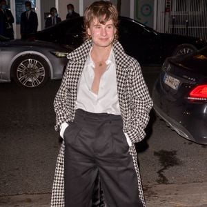 Christine And The Queens aka Redcar Rahim arrivant au défilé AMI lors de la Fashion Week de Paris le 3 octobre 2020 à Paris, France. Photo Julien Reynaud/Aps-Medias/Abaca