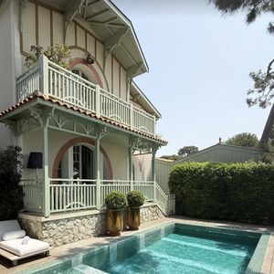 Fort heureusement, elle peut compter sur le soutien de son amoureux pour sortir la tête de l'eau. 

Laeticia Hallyday passe du bon temps en compagnie de son chéri à Saint-Palais-sur-Mer, le mardi 10 juin 2025, via Instagram @lhallyday