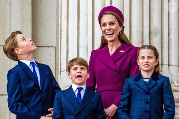 Les choses sérieuses commencent donc pour le prince George, et si cela paraît tôt, c'est parce que Kate et William veulent faire les choses très progressivement 

Catherine (Kate) Middleton, princesse de Galles, Le prince George de Galles, Le prince Louis de Galles, La princesse Charlotte de Galles - La famille royale britannique assiste aux célébrations du 80ème anniversaire de la fin de la Seconde guerre mondiale (VE Day) à Londres, le 5 mai 2025.