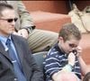 Le jeune garçon solitaire entouré de garde du corps comme seul ami,
Louis Sarkozy et son garde du corps en 2006 à Roland-Garros
©RINDOFF-MACAULT / BESTIMAGE