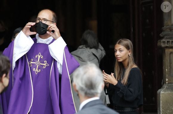 Stella Belmondo - Obsèques de Jean-Paul Belmondo en l'église Saint-Germain-des-Prés, à Paris le 10 septembre 2021.


© Cyril Moreau / Bestimage