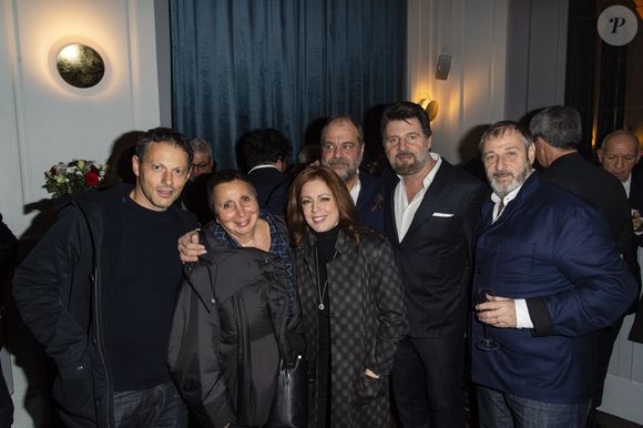Exclusif -  Marc-Olivier Fogiel, guest, Eric Dupond-Moretti et sa compagne Isabelle Boulay , Philippe Lellouche (metteur en scène), Michel Lumbroso (directeur général du théâtre de la Madeleine) - Eric Dupond-Moretti à la barre au théâtre de la Madeleine à Paris le 22 janvier 2019. © Pierre Perusseau/Bestimage