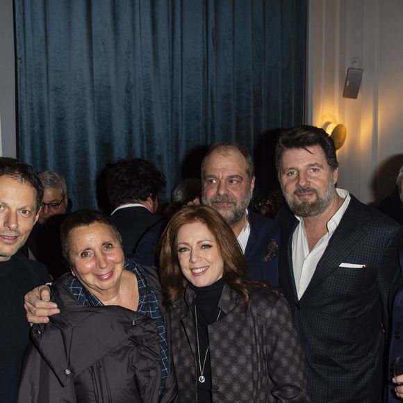 Exclusif -  Marc-Olivier Fogiel, guest, Eric Dupond-Moretti et sa compagne Isabelle Boulay , Philippe Lellouche (metteur en scène), Michel Lumbroso (directeur général du théâtre de la Madeleine) - Eric Dupond-Moretti à la barre au théâtre de la Madeleine à Paris le 22 janvier 2019. © Pierre Perusseau/Bestimage