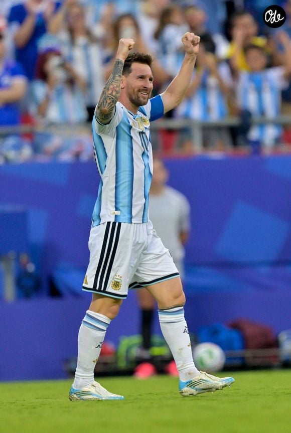Mais le célèbre footballeur argentin est aussi un exemple pour beaucoup côté vie sentimentale. En effet, son histoire avec sa femme est digne d'un film...

Lionel Messi le 16 juin 2026 à la Coupe du monde 2026, Kansas City, Missouri. Crédit Imago/PsnewZ/Bestimage