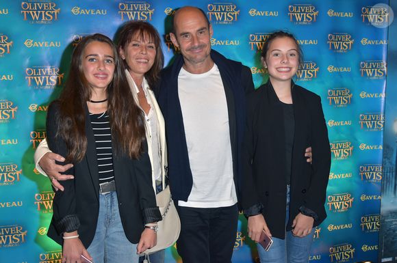 Bernard Campan, sa femme Anne Campan et leurs filles Nina Campan et Loan Campan - Première de la comedie musicale "Oliver Twist la Musicale" à la salle Gaveau à Paris, France, le 26 septembre 2016. © Giancarlo Gorassini/Bestimage