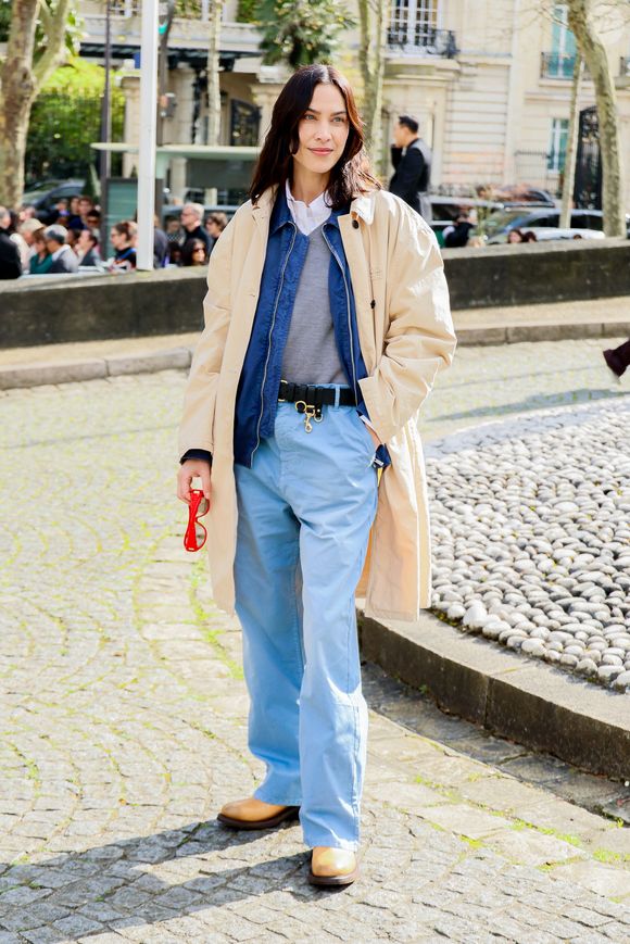 Alexa Chung aux arrivées au défilé Miu Miu Collection Femme Prêt-à-Porter Automne/Hiver 2026-2027 lors de la Fashion Week de Paris (PFW) au palais d'lena conseil Economique, social et environnemental, à Paris, France, le 10 mars 2026. © Denis Guignebourg/Bestimage